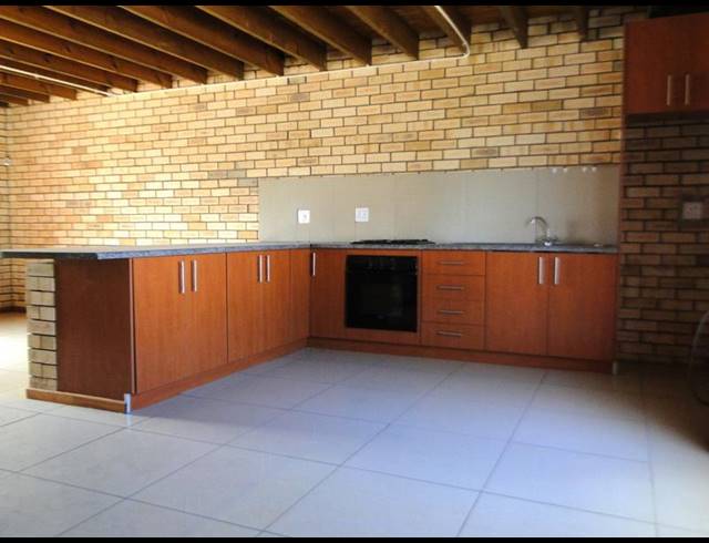 3 BEDROOM HOUSE FOR SALE IN BRITANNIA BAY